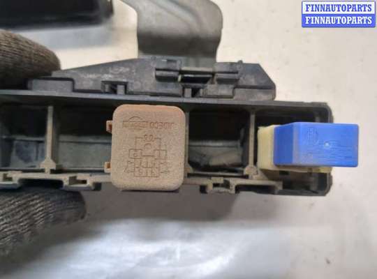 купить Блок реле на Toyota Matrix 2002-2008