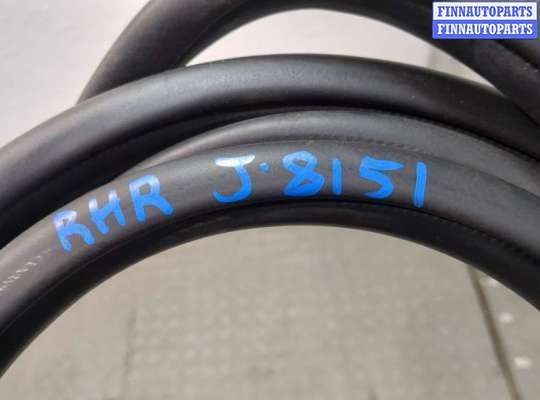 купить Уплотнитель на Toyota RAV 4 2018-2025