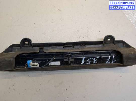 Фонарь (стоп-сигнал) центральный на Cadillac Escalade II (GMT 800)