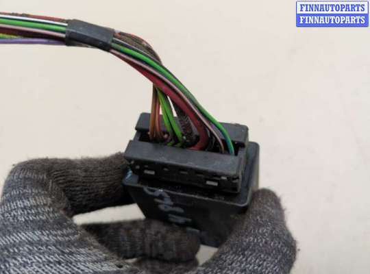 Реле бензонасоса на Mercedes-Benz E (W124)