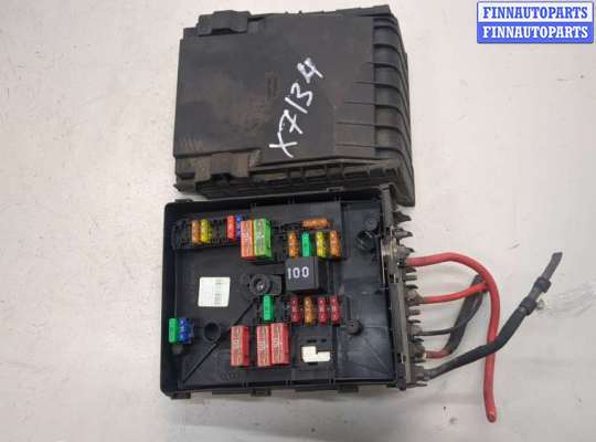 Блок предохранителей SK506521 на Skoda SuperB 2008-2015