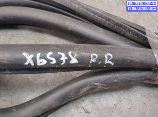 купить Уплотнитель на Peugeot 308 2013-2021