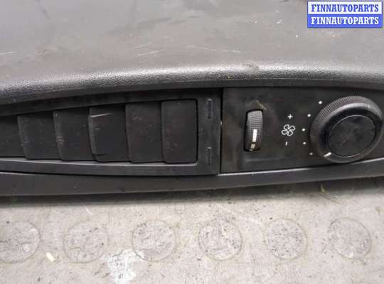 купить Обшивка центральной стойки на Citroen C4 Grand Picasso 2013-2018