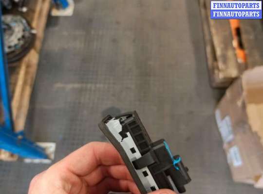 купить Кнопка открывания багажника с крышки на Citroen C4 Picasso 2013-2018