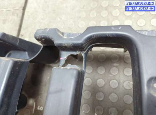 купить Кронштейн решетки радиатора на Hummer H3