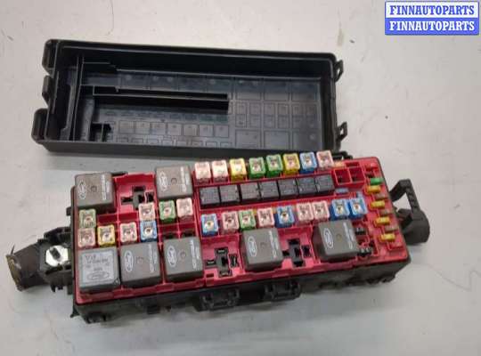 Блок предохранителей LN17506 на Lincoln Navigator 2006-2014