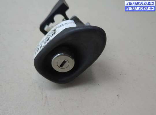 купить Кнопка открывания багажника с крышки на Toyota Yaris 2005-2011