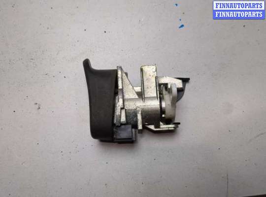 купить Кнопка открывания багажника с крышки на Toyota Yaris 2005-2011