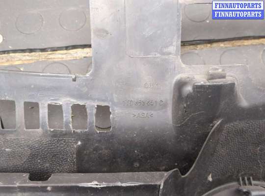 купить Решетка радиатора на Volkswagen Touran 2003-2006