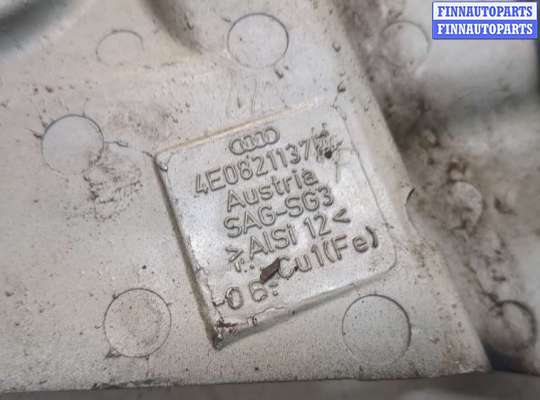 Кронштейн крепления крыла на Audi A8 (D3, 4E)