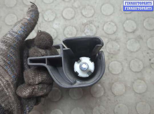 купить Кронштейн шторки багажника на Ford Focus 1 1998-2004