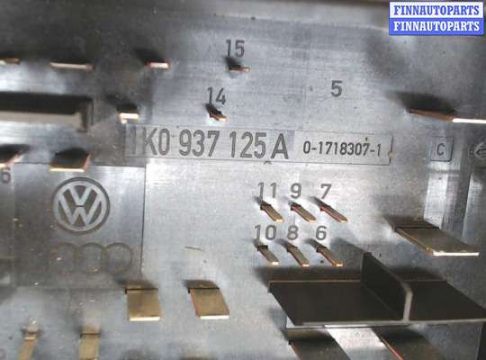 Блок предохранителей VG1369700 на Volkswagen Jetta 5 2004-2010