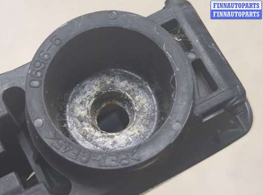 купить Щеткодержатель на Toyota RAV 4 2006-2013