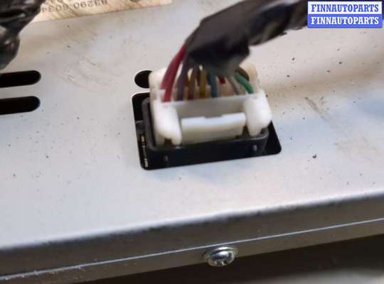 Дисплей бортового компьютера на Toyota Land Cruiser Prado 150