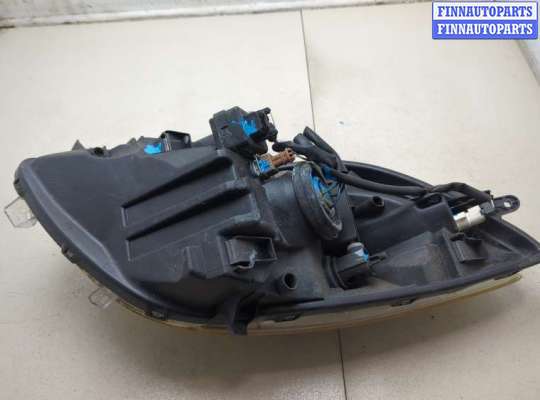 Фара передняя на Toyota Yaris P9