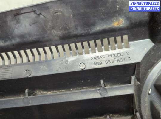 купить Решетка радиатора на Volkswagen Polo 2001-2005