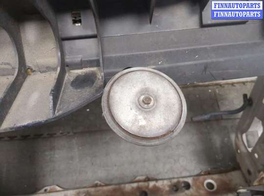купить Рамка передняя (телевизор) на Toyota Yaris 2005-2011