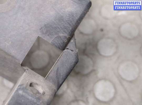 Кронштейн фары на Cadillac Escalade II (GMT 800)