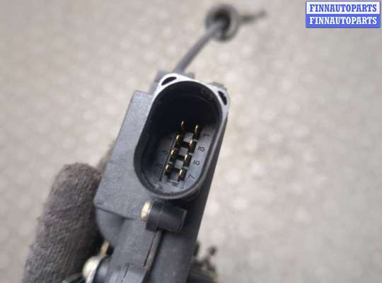 Замок боковой двери на Volkswagen Golf IV (1J)