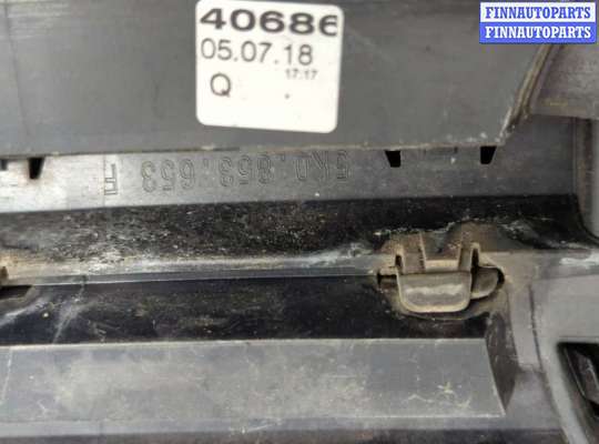купить Решетка радиатора на Volkswagen Golf 6 2008-2012