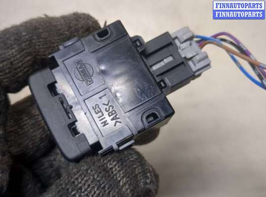 купить Кнопка открывания багажника салонная на Infiniti QX56 2004-2010