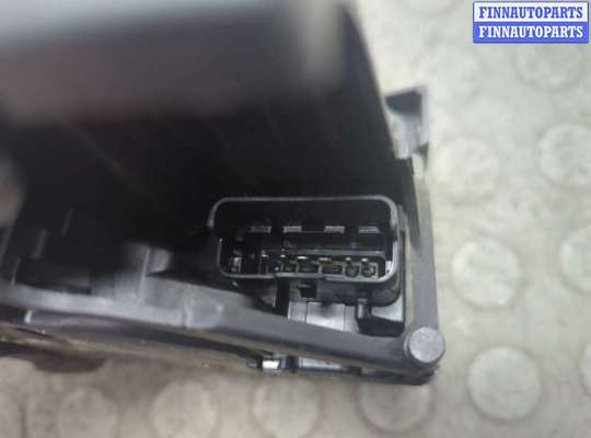 Замок боковой двери на Renault Megane III