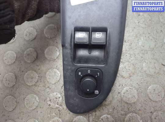 Блок управления стеклоподъёмниками на Volkswagen Passat B6 (3C)