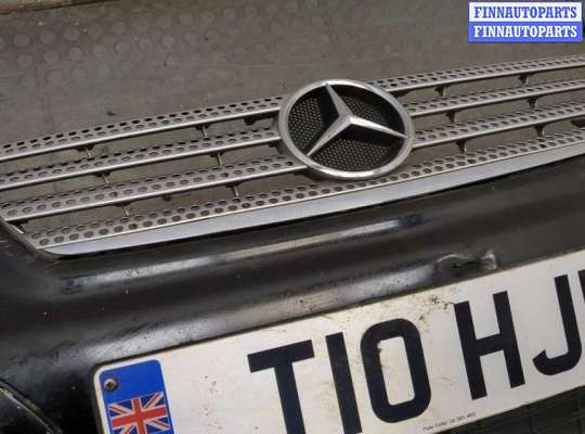Решетка (заглушка) бампера на Mercedes-Benz C (W203)