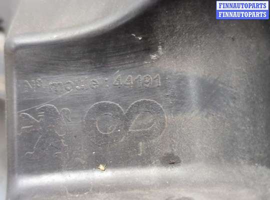 купить Кронштейн бампера на Peugeot 308 2007-2013