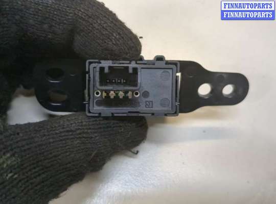 купить Кнопка открывания багажника с крышки на Lexus GS 2011-2020