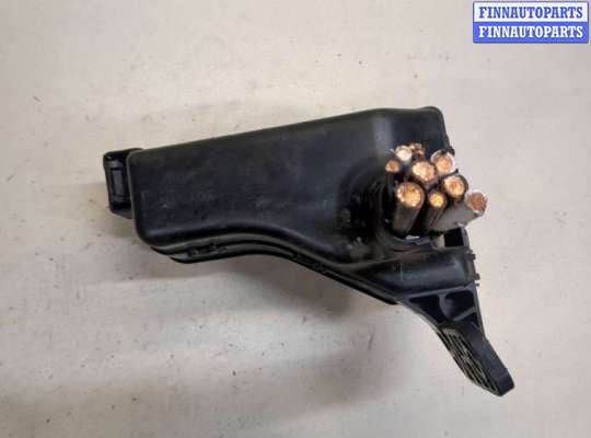 купить Блок предохранителей на Toyota Avensis 2 2003-2008