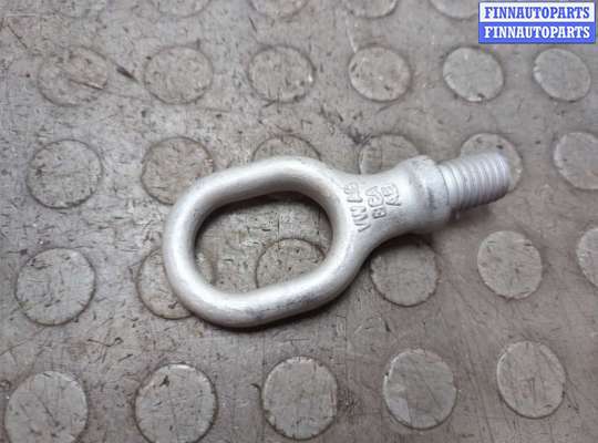 Крюк буксировочный на Volkswagen Amarok (2H)