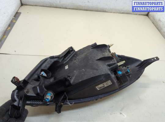 Фара передняя на Nissan Note (E11)