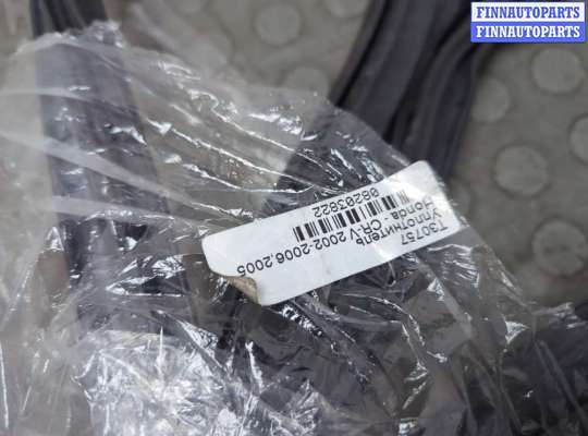 купить Уплотнитель на Honda CR-V 2001-2006