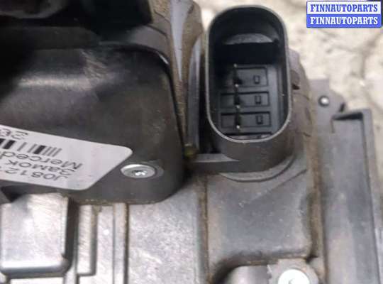 Замок боковой двери на Mercedes-Benz C (W205)