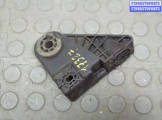 купить Кронштейн радиатора на Toyota Corolla E12 2001-2006