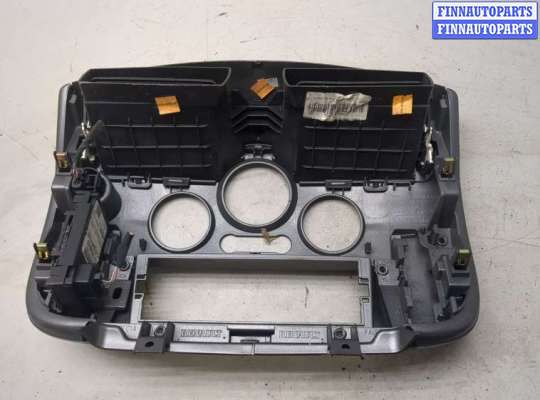 Рамка магнитолы на Renault Scenic II