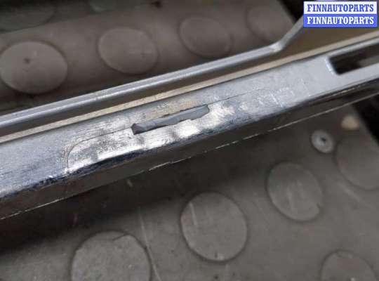 купить Заглушка (решётка) бампера на Lincoln Navigator 2006-2014