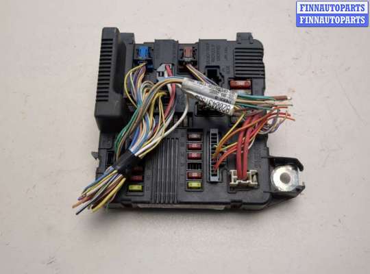 Блок предохранителей RN1579632 на Renault Megane 2 2002-2009