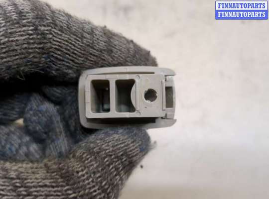 купить Кронштейн козырька солнцезащитного на Chevrolet Tahoe 2006-2014