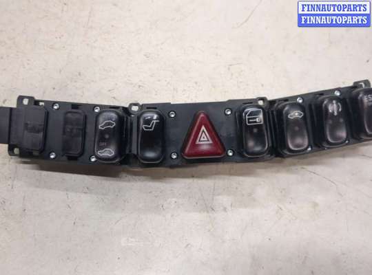 Кнопка аварийки MB1560432 на Mercedes S W220 1998-2006