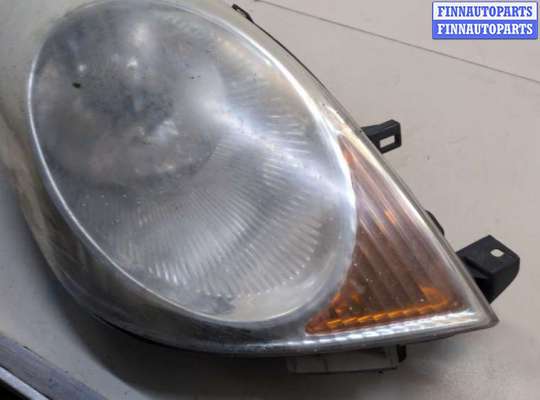 Фара передняя на Nissan Note (E11)