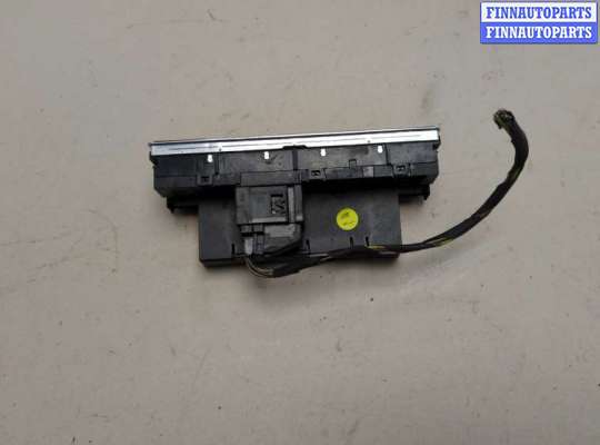 купить Кнопка открывания багажника салонная на Volkswagen Tiguan 2007-2011