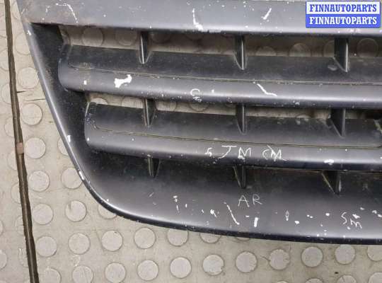 купить Решетка радиатора на Volkswagen Touareg 2002-2007