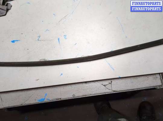 Молдинг стекла (боковое) RN1553035 на Renault Megane 3 2009-2016