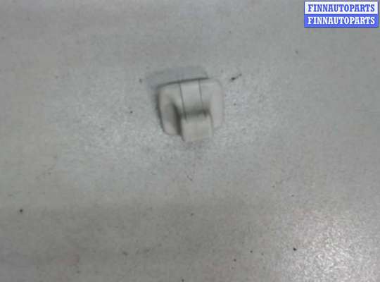 купить Кронштейн козырька солнцезащитного на Volkswagen Passat 6 2005-2010