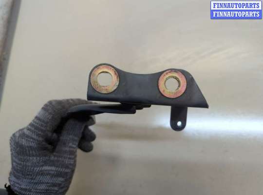 купить Петля капота на Toyota Auris E15 2006-2012