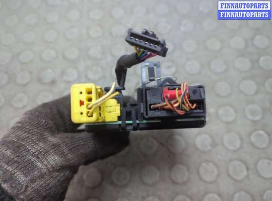 купить Блок управления подрулевыми переключателями на Volkswagen Touran 2003-2006