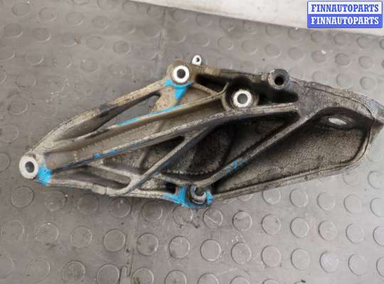 купить Кронштейн (лапа крепления) на Volkswagen Touareg 2002-2007