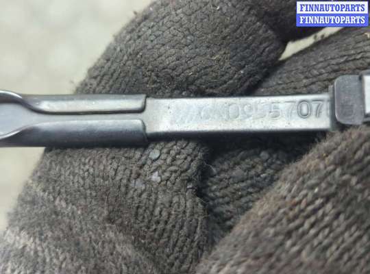 купить Щеткодержатель на Volkswagen Polo 1999-2001